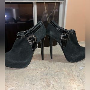 Gabriella Rocha kassey buckle low ankle zip heel size 6.5